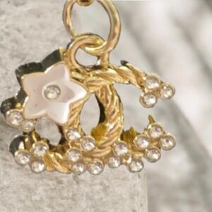 ELEGANT GOLD TONE FASHION CHARM  BRANDED   BRAND NEW